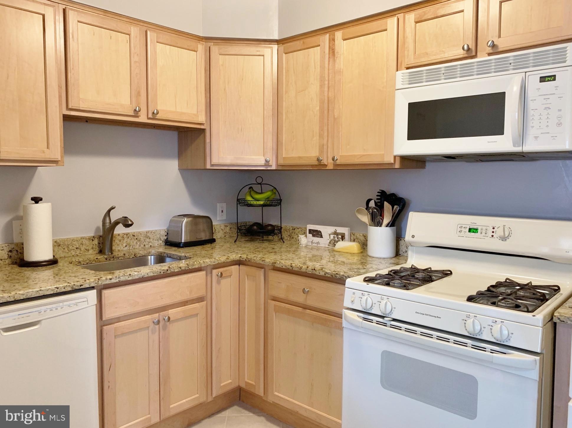 3238 Wayne Road Falls Church, VA 22042 - Photo 11 of 26 Gas cooking and granite countertops!