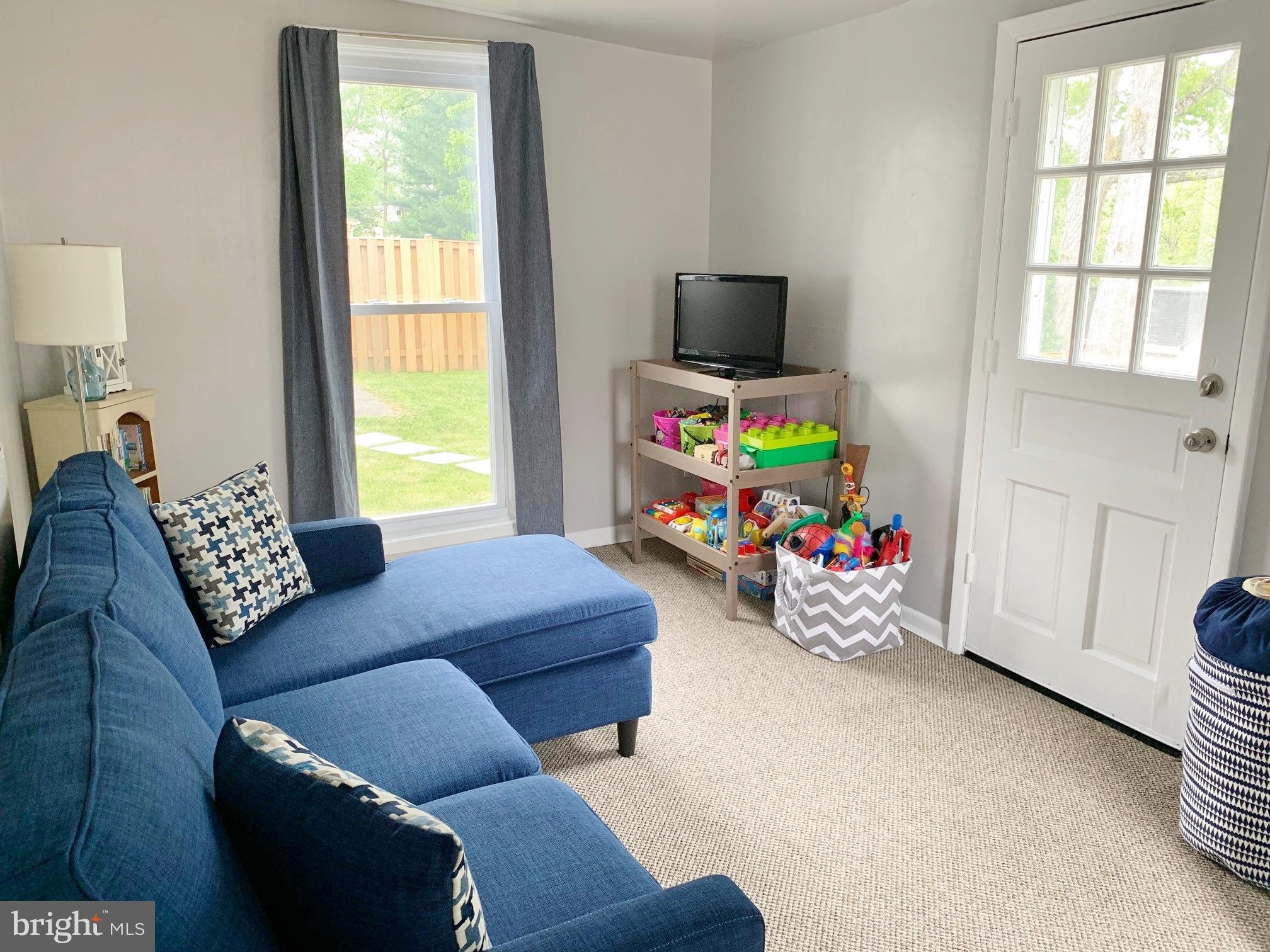 3238 Wayne Road Falls Church, VA 22042 - Photo 18 of 26 Third bedroom or can be used as Sunroom!