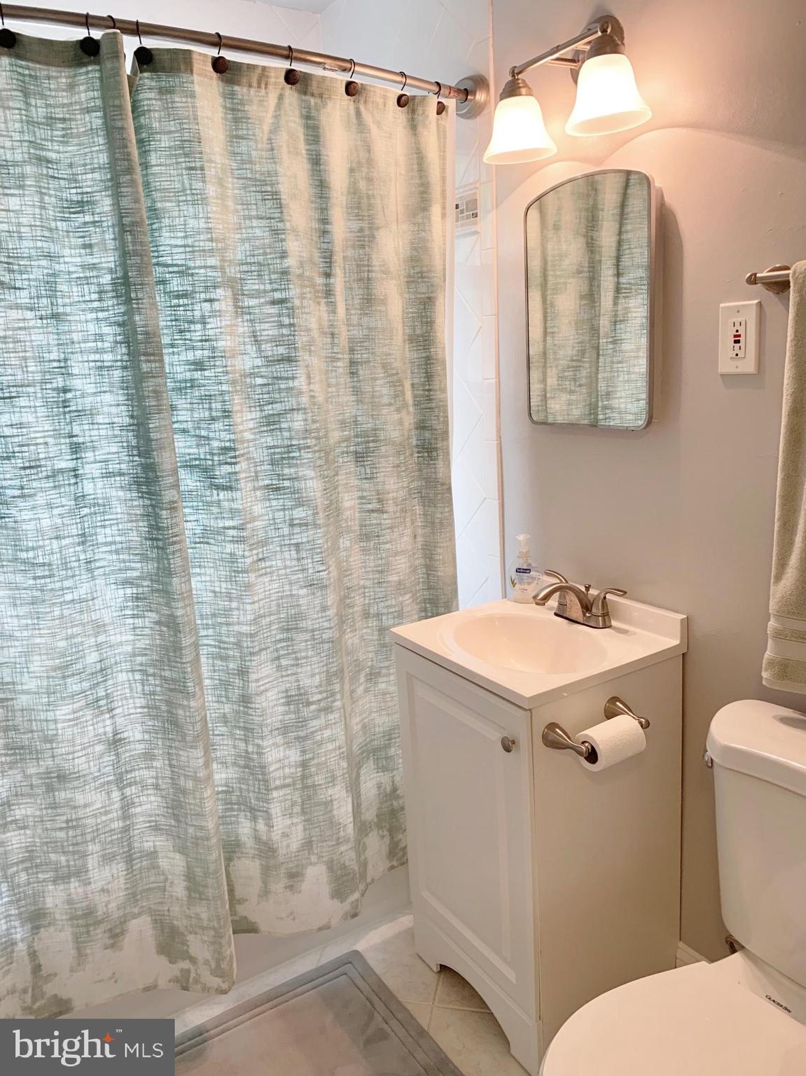 3238 Wayne Road Falls Church, VA 22042 - Photo 22 of 26 Beautiful master bedroom with new paint!