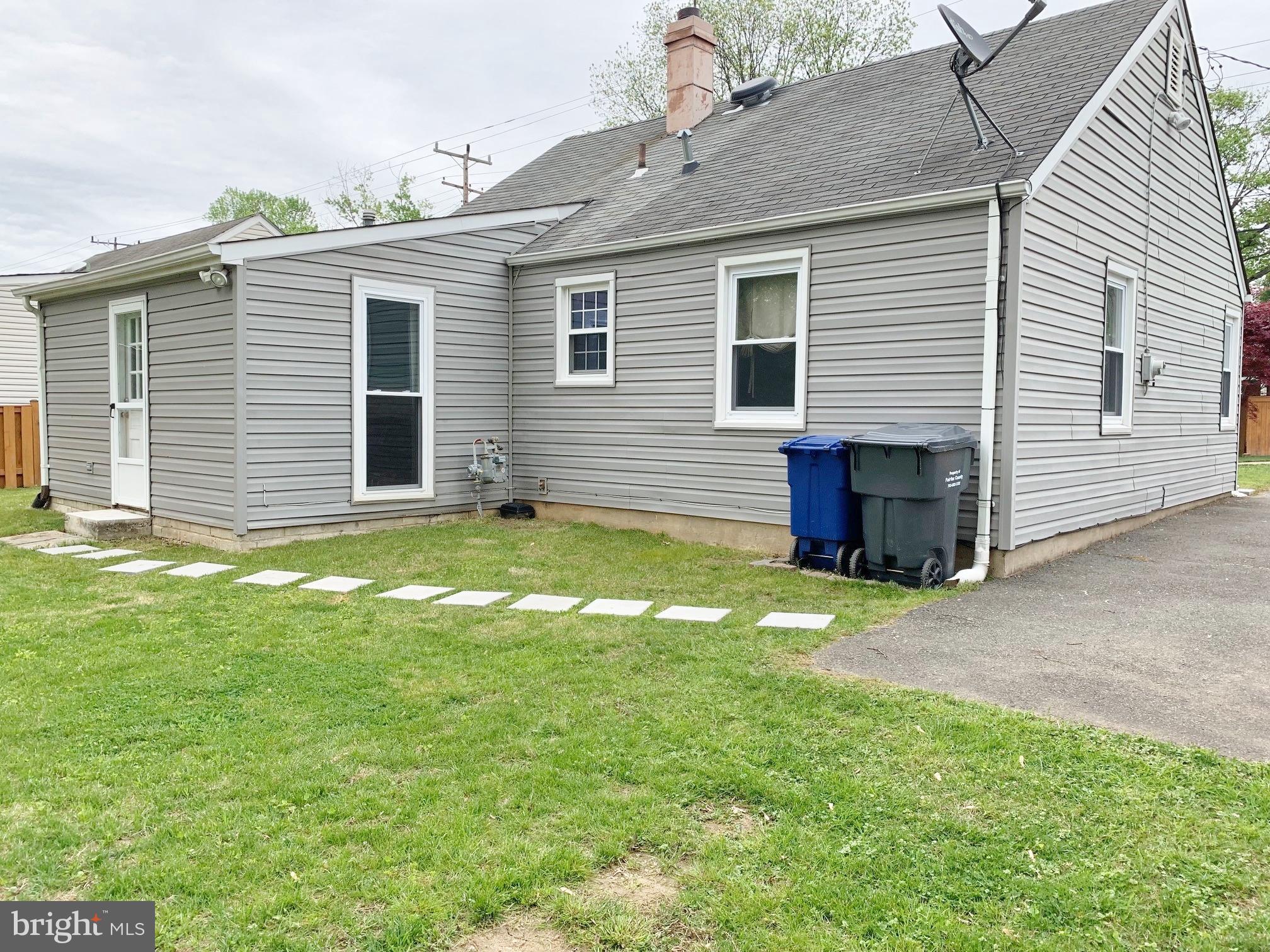 3238 Wayne Road Falls Church, VA 22042 - Photo 23 of 26 All vinyl siding just power washed!