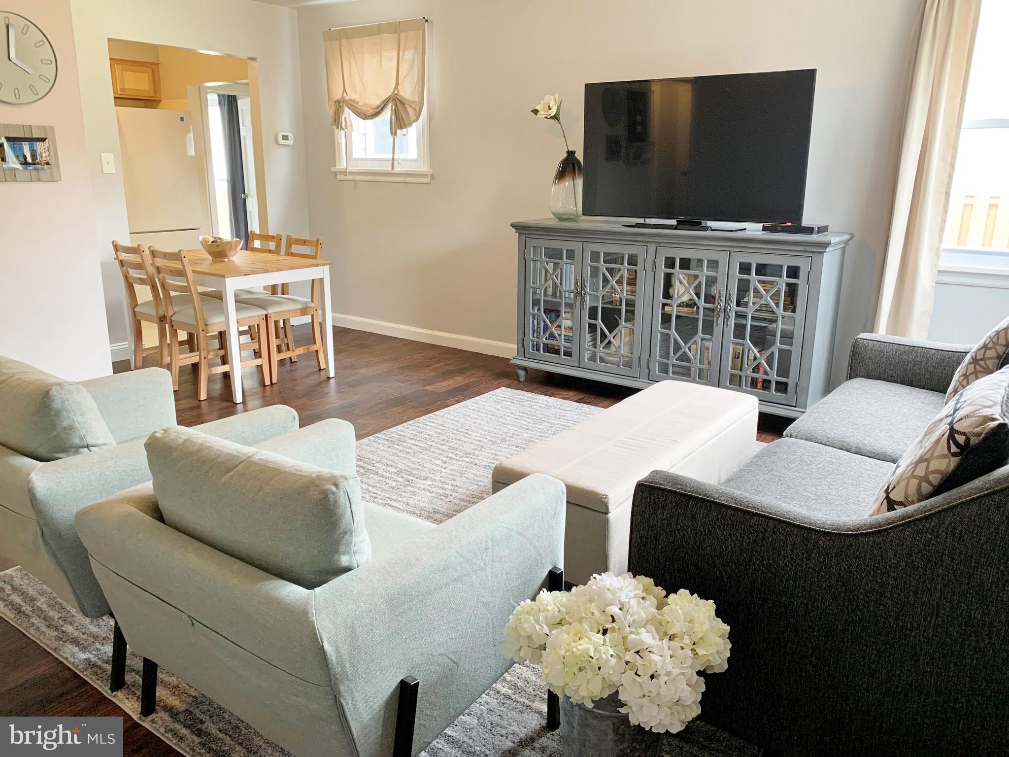 3238 Wayne Road Falls Church, VA 22042 - Photo 8 of 26 Comfortable living room!