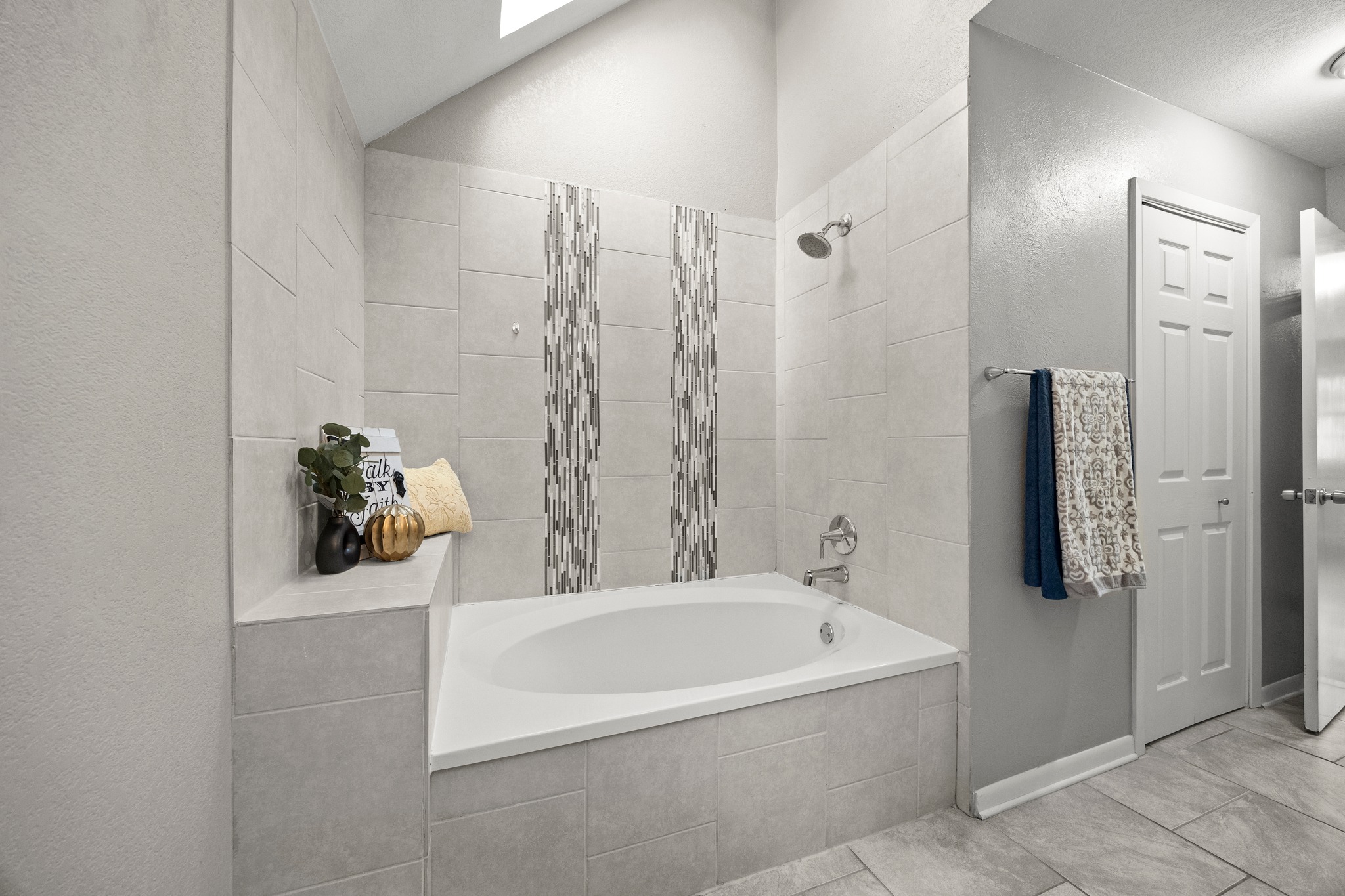 8330 Fathom Circle, Unit 501 Austin, TX 78750 - Photo 19 of 26 a bathroom with a bathtub and shower