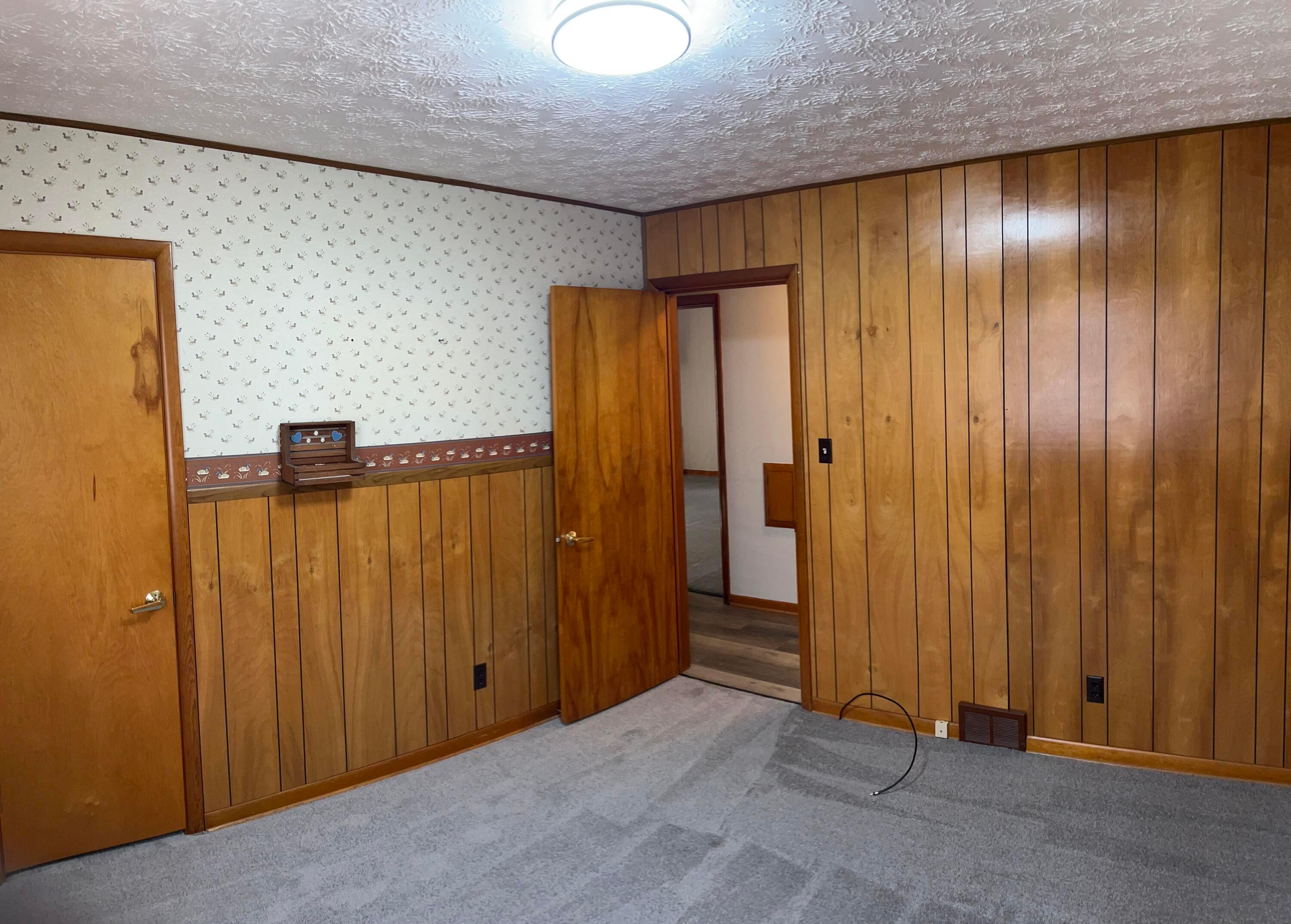 372 Topsfield Road Columbus, OH 43228 - Photo 12 of 31 Bedroom #3