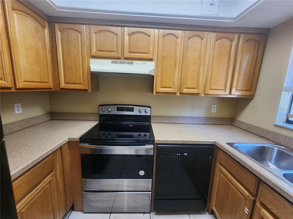 702 Southwest 70th Terrace, Unit B Gainesville, FL 32607 - Photo 6 of 33