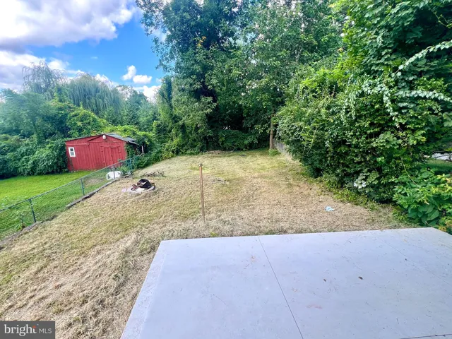 a view of a yard with an trees