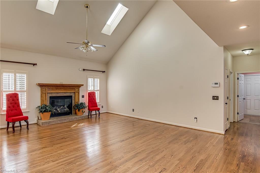 2170 Glen Cove Way High Point, NC 27265 - Photo 3 of 34