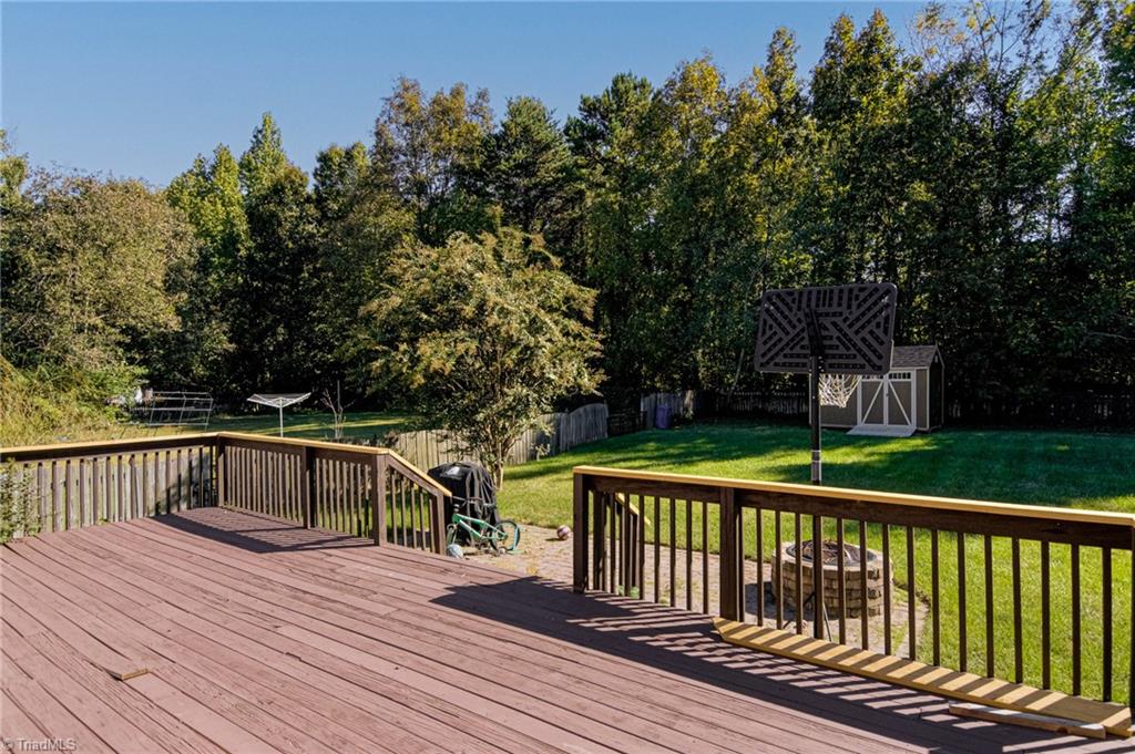 2170 Glen Cove Way High Point, NC 27265 - Photo 32 of 34
