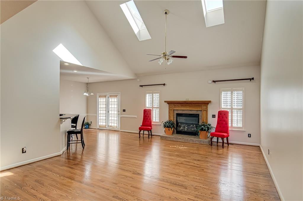 2170 Glen Cove Way High Point, NC 27265 - Photo 5 of 34