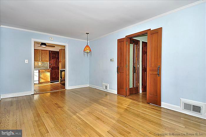 403 Franklin Avenue Silver Spring, MD 20901 - Photo 2 of 27 Living Room