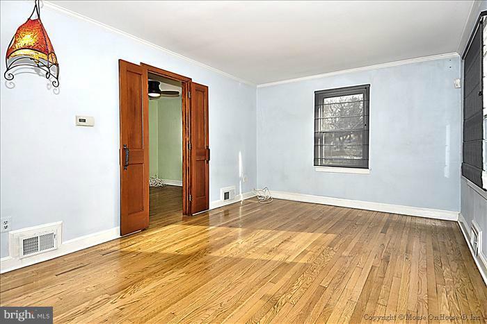 403 Franklin Avenue Silver Spring, MD 20901 - Photo 11 of 27 Living Room