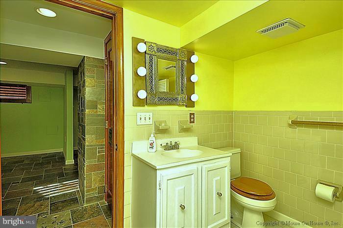 403 Franklin Avenue Silver Spring, MD 20901 - Photo 14 of 27 Bath