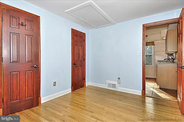 403 Franklin Avenue Silver Spring, MD 20901 - Photo 22 of 27 Living Room