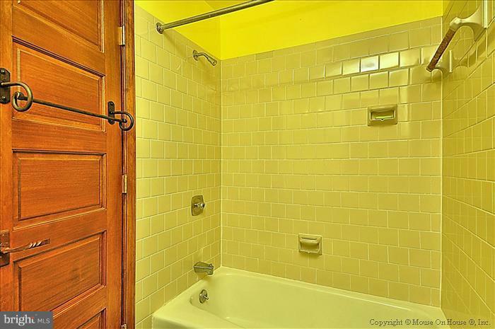 403 Franklin Avenue Silver Spring, MD 20901 - Photo 7 of 27 Bath