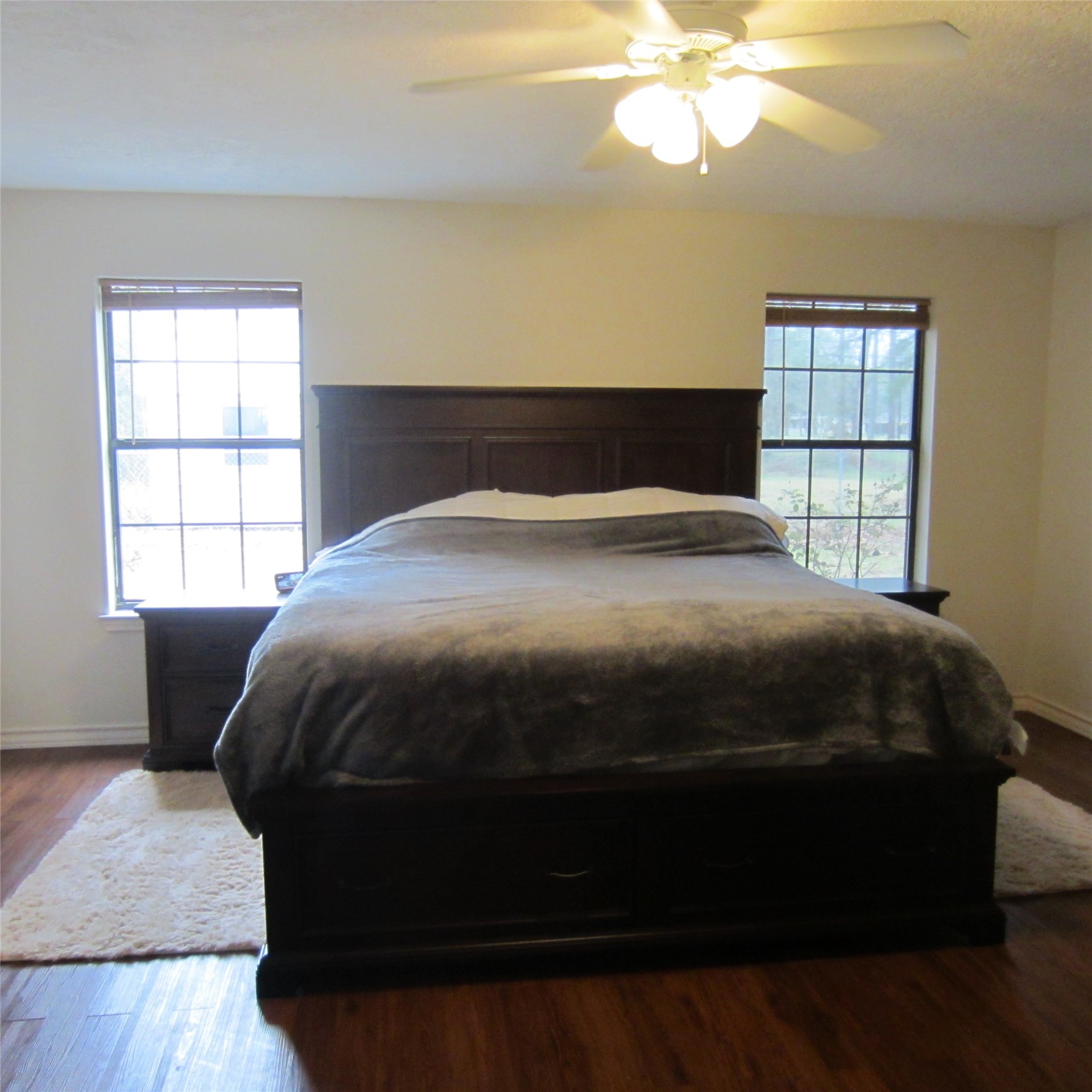 512 County Road 2222 Cleveland, TX 77327 - Photo 17 of 41 Primary bedroom. Double doors lead out of the bedroom into the back yard.