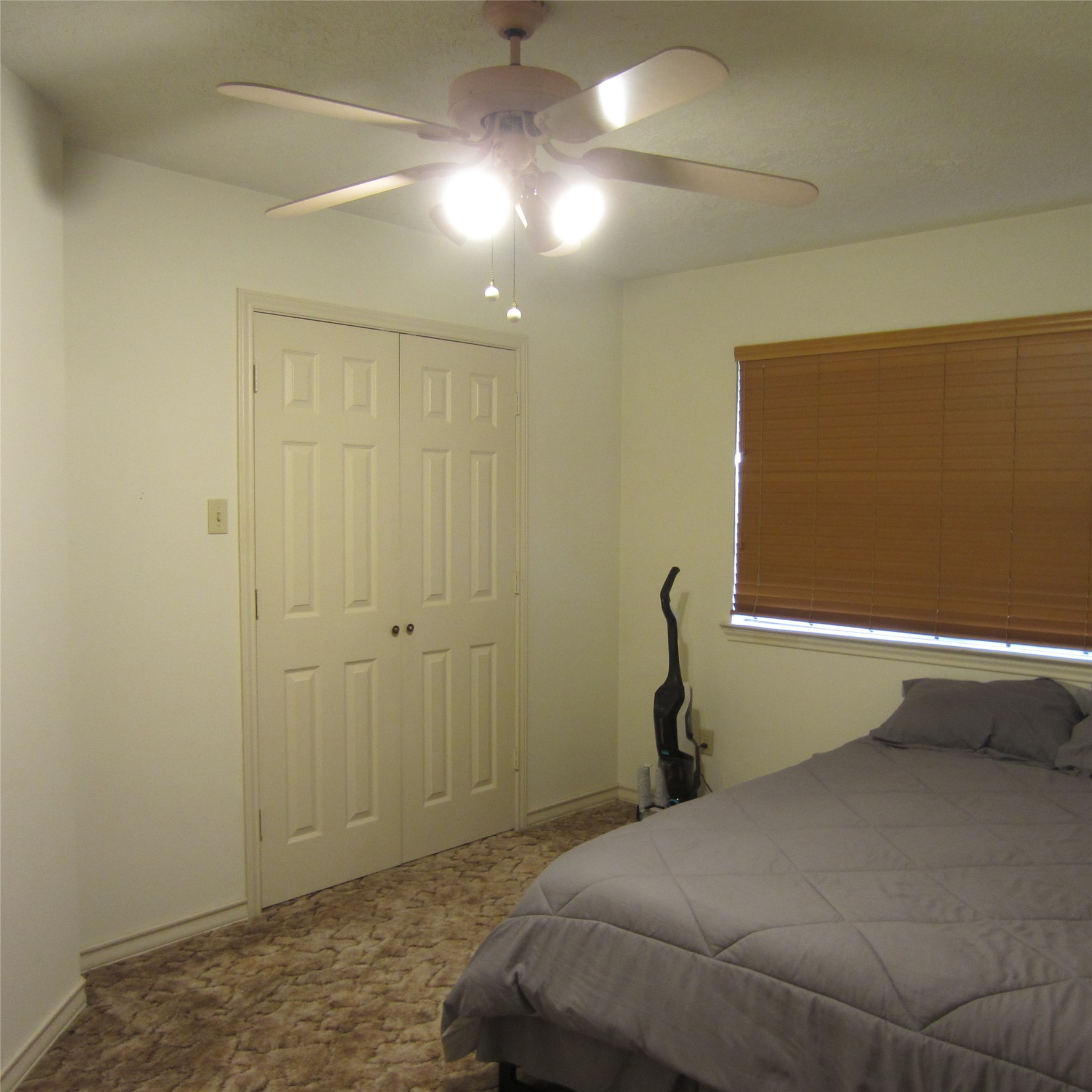 512 County Road 2222 Cleveland, TX 77327 - Photo 25 of 41 One of the secondary bedrooms.