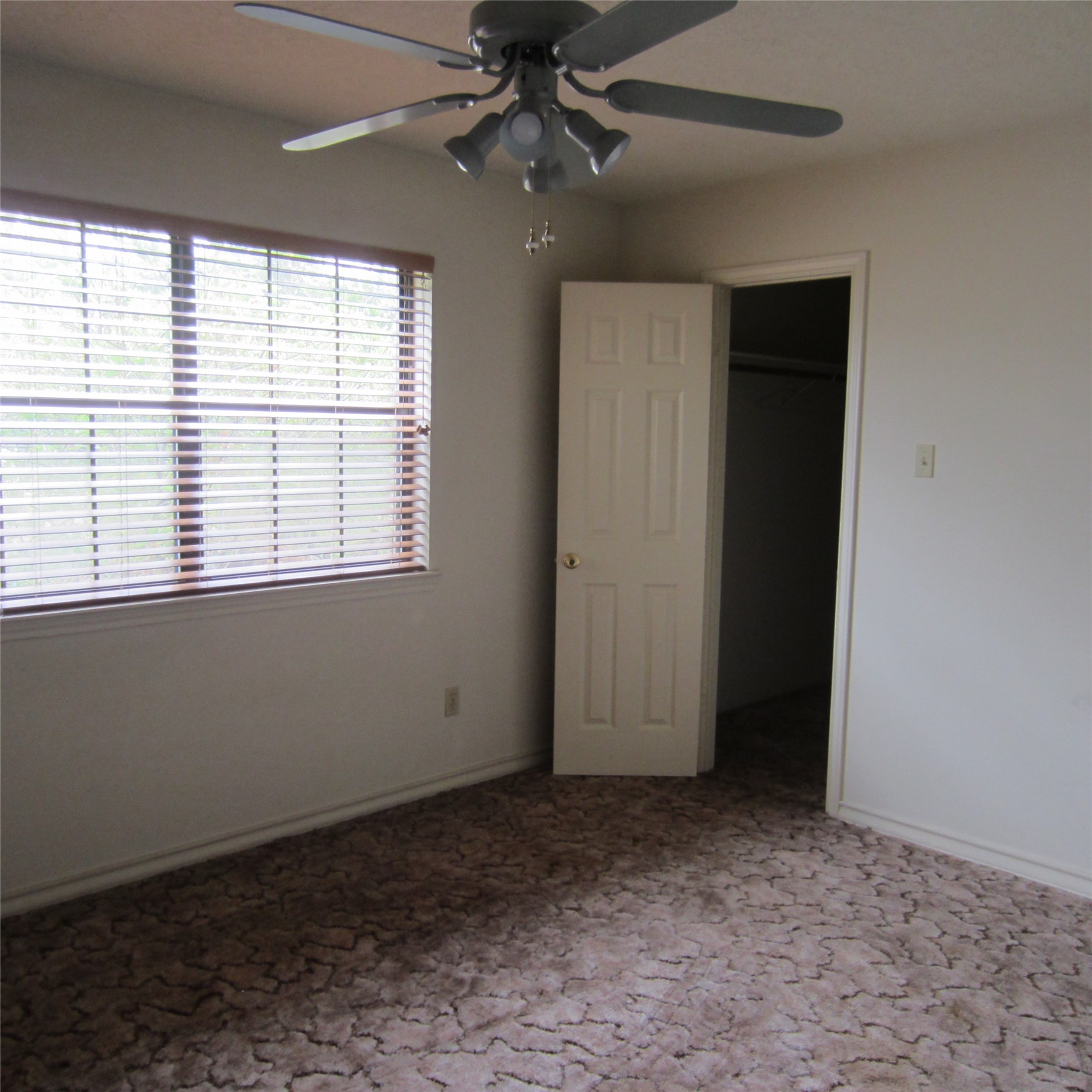 512 County Road 2222 Cleveland, TX 77327 - Photo 26 of 41 One of the secondary bedrooms.