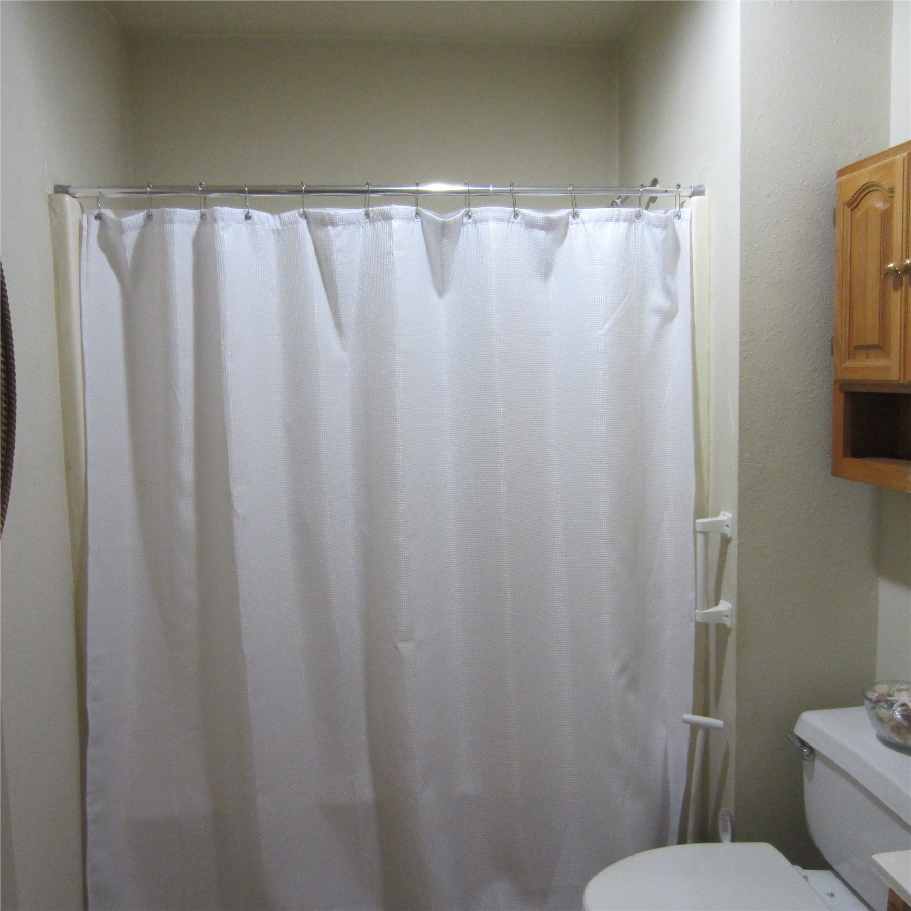 512 County Road 2222 Cleveland, TX 77327 - Photo 27 of 41 Hall bathroom.