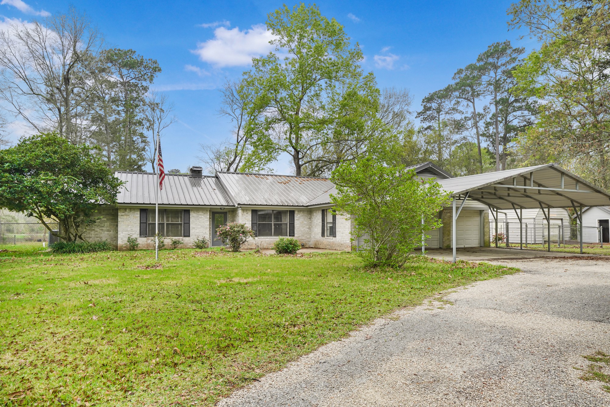 512 County Road 2222 Cleveland, TX 77327 - Photo 3 of 50