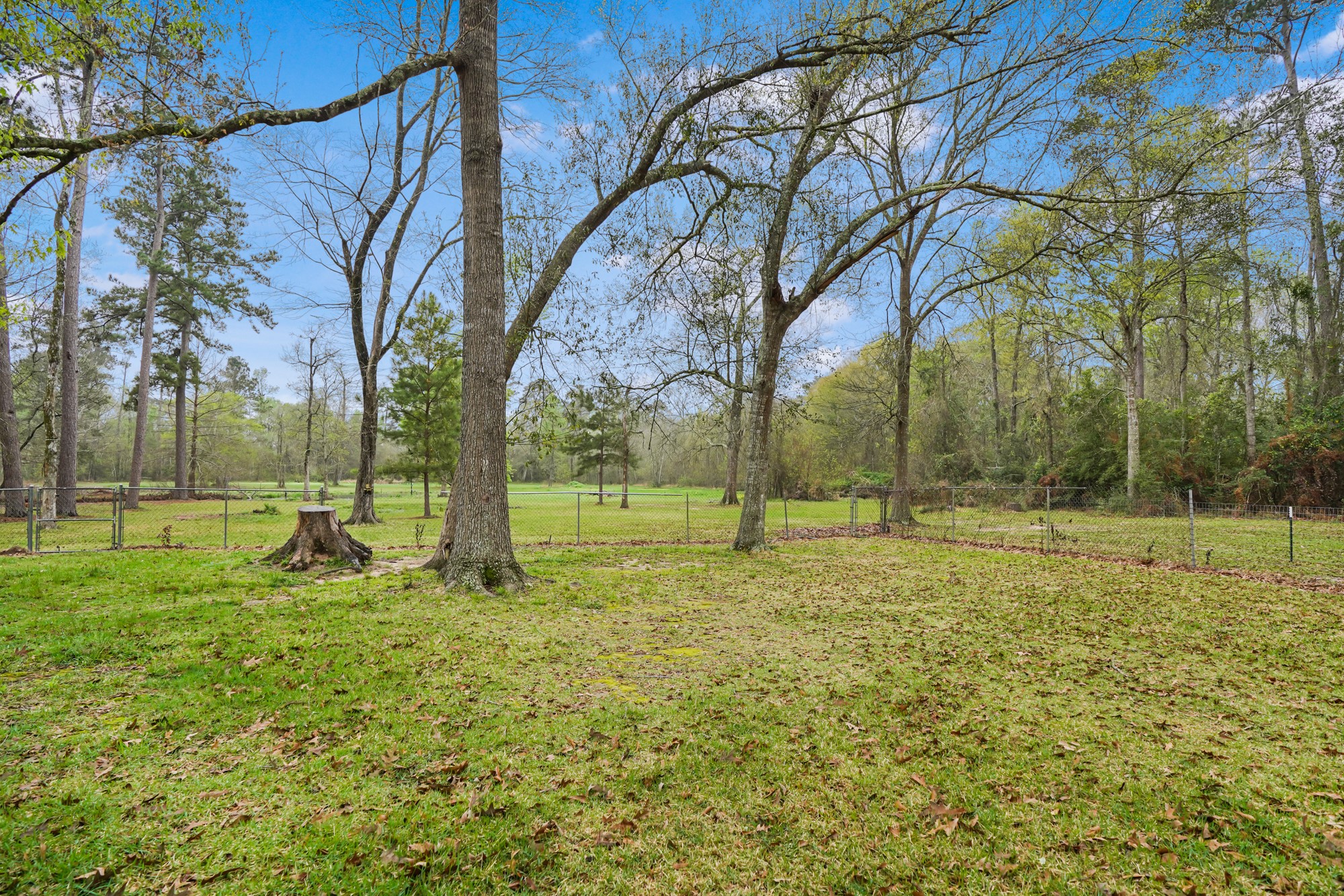 512 County Road 2222 Cleveland, TX 77327 - Photo 34 of 50