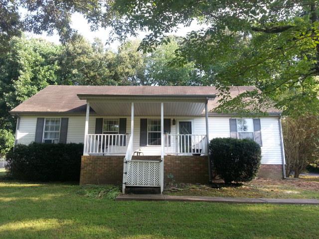 204 Nottingham Road Dickson, TN 37055 - Photo 1 of 18 Front