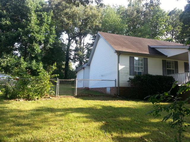 204 Nottingham Road Dickson, TN 37055 - Photo 2 of 18 side with fence
