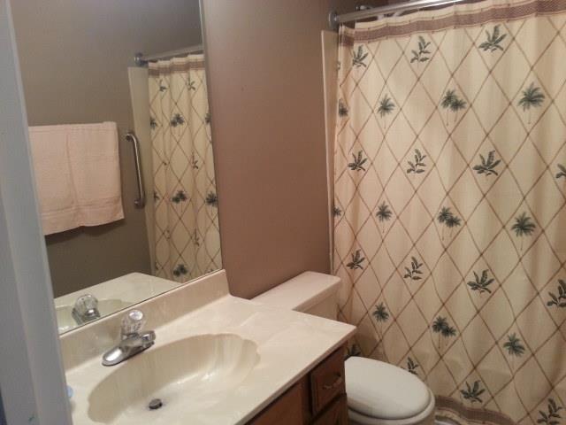 204 Nottingham Road Dickson, TN 37055 - Photo 8 of 18 hall bath