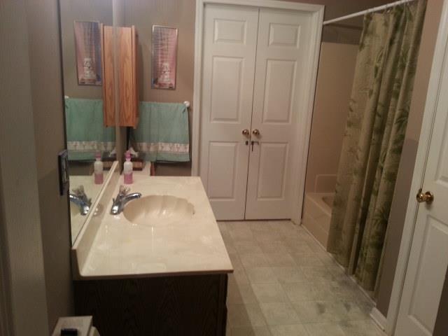 204 Nottingham Road Dickson, TN 37055 - Photo 10 of 18 masterbath