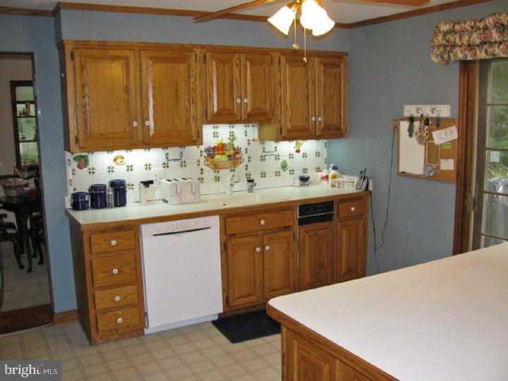 13 Doncaster Road Cherry Hill, NJ 08003 - Photo 8 of 19 Kitchen