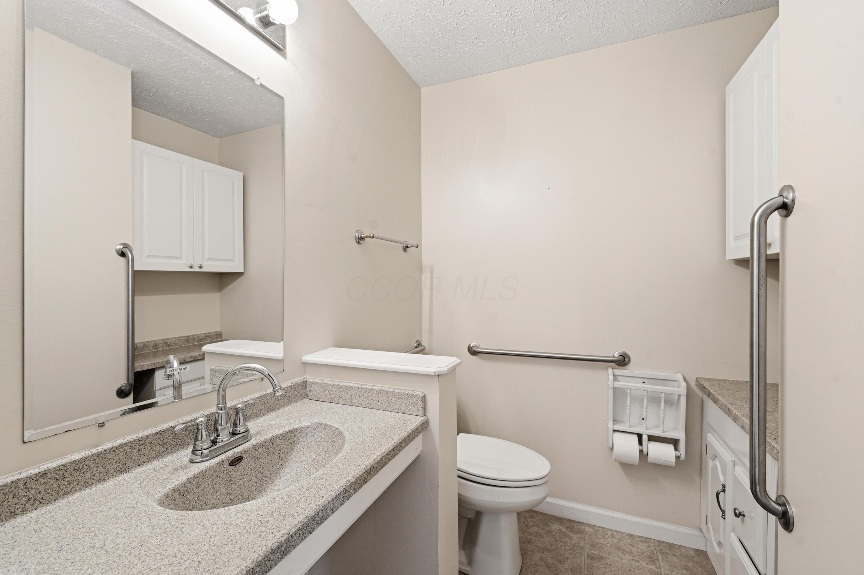4424 Ethel Road Obetz, OH 43207 - Photo 30 of 34 Bathroom3