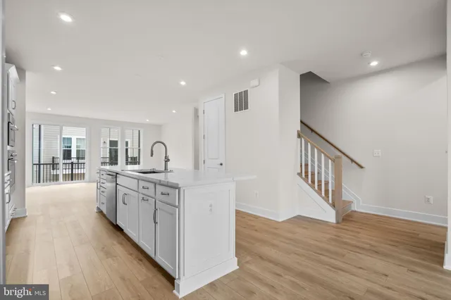 $838,735 | 13922 Aviation Place, Herndon, VA 20171