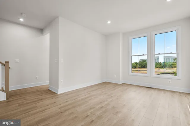 $838,735 | 13922 Aviation Place, Herndon, VA 20171