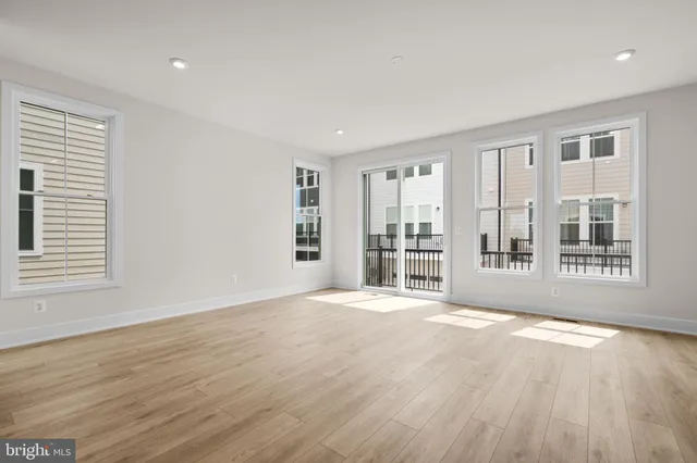 $838,735 | 13922 Aviation Place, Herndon, VA 20171