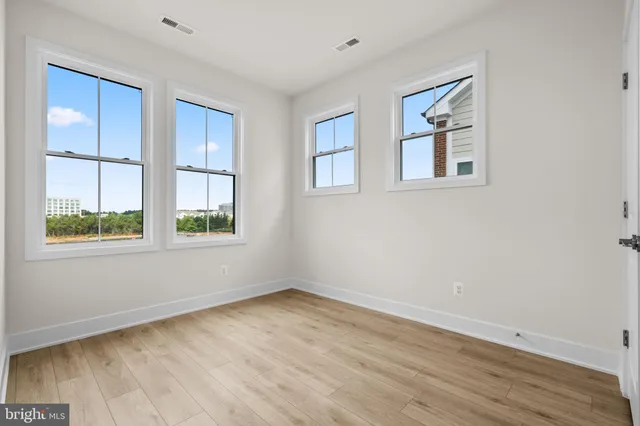 $838,735 | 13922 Aviation Place, Herndon, VA 20171