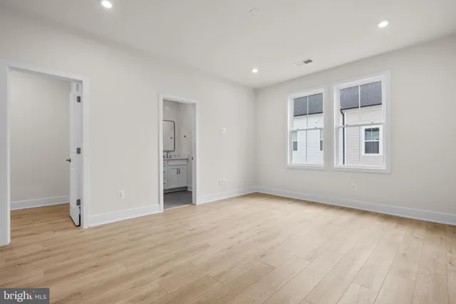 $838,735 | 13922 Aviation Place, Herndon, VA 20171