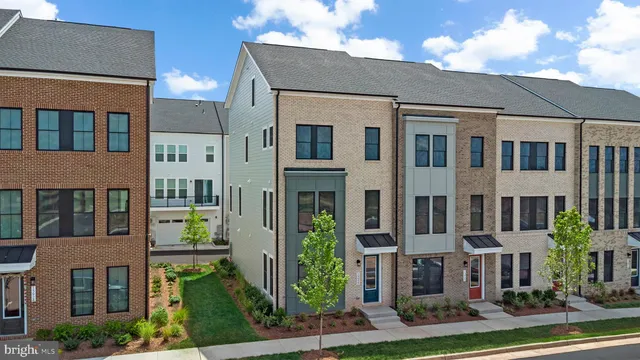 $838,735 | 13922 Aviation Place, Herndon, VA 20171