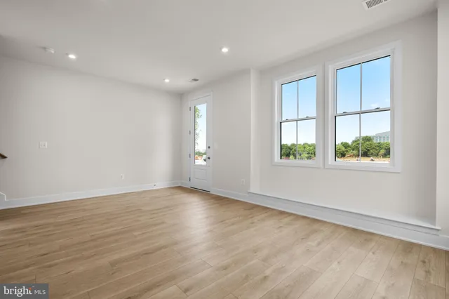 $838,735 | 13922 Aviation Place, Herndon, VA 20171