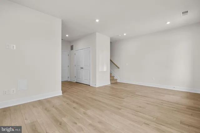 $838,735 | 13922 Aviation Place, Herndon, VA 20171