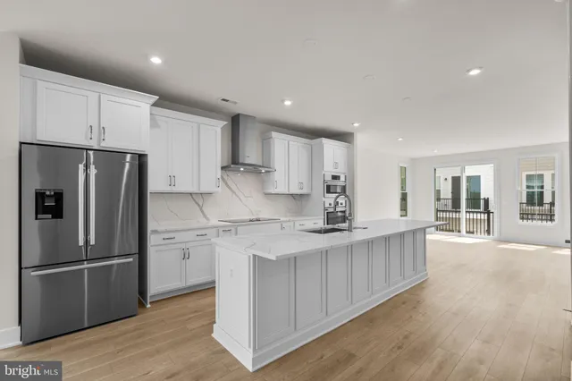 $838,735 | 13922 Aviation Place, Herndon, VA 20171