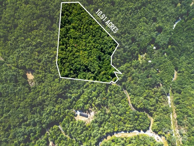 a view of an outdoor space