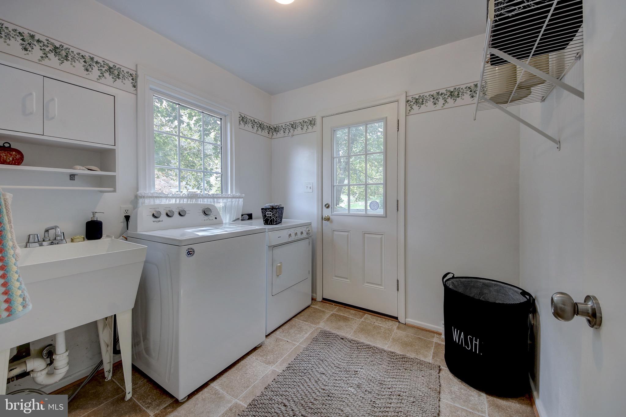 2302 Tanglevale Drive Vienna, VA 22181 - Photo 18 of 60 Main level laundry room