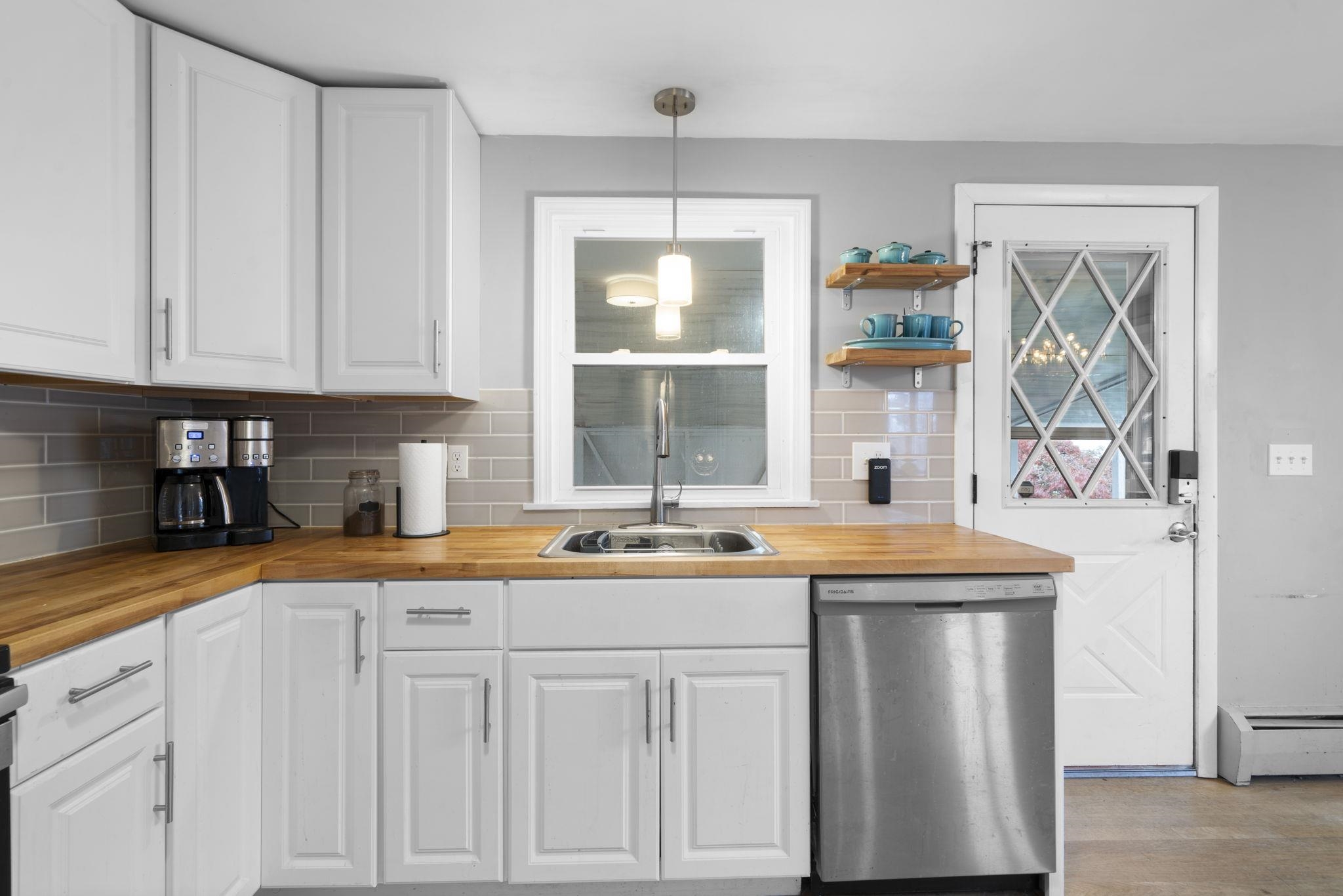 225 Reed Street Manchester, NH 03102 - Photo 5 of 41