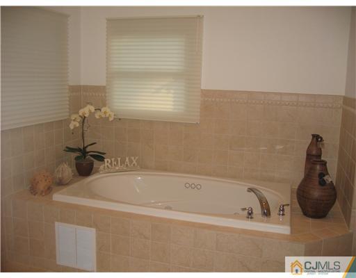 5 West Hill Road Colonia, NJ 07067 - Photo 7 of 7 a bathroom with a bathtub