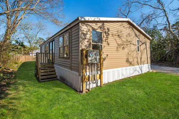 a view of a house with a yard