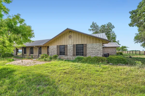 $3,500 | 1850 County Road 105, Hutto, TX 78634