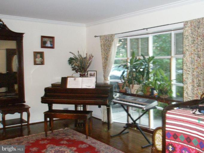1396 Kimblewick Road Potomac, MD 20854 - Photo 4 of 18 Living Room #2