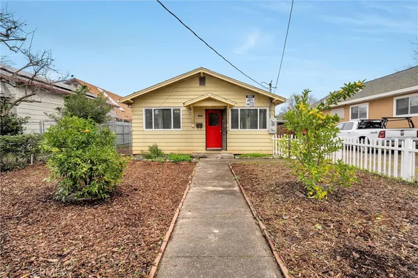 a front view of house with yard
