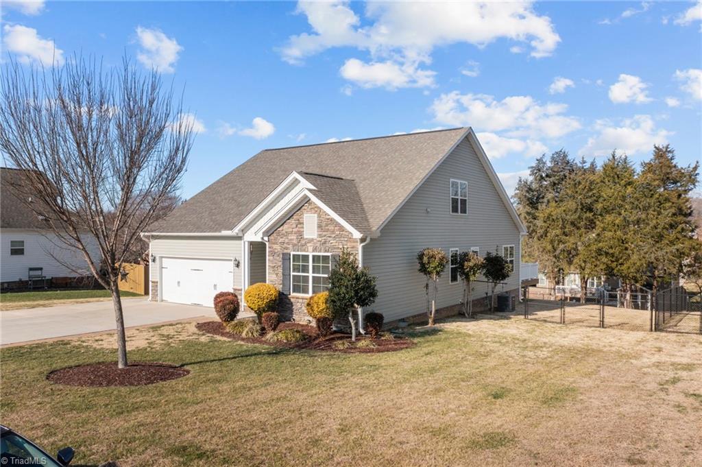 601 Grandview Drive Graham, NC 27253 - Photo 2 of 29