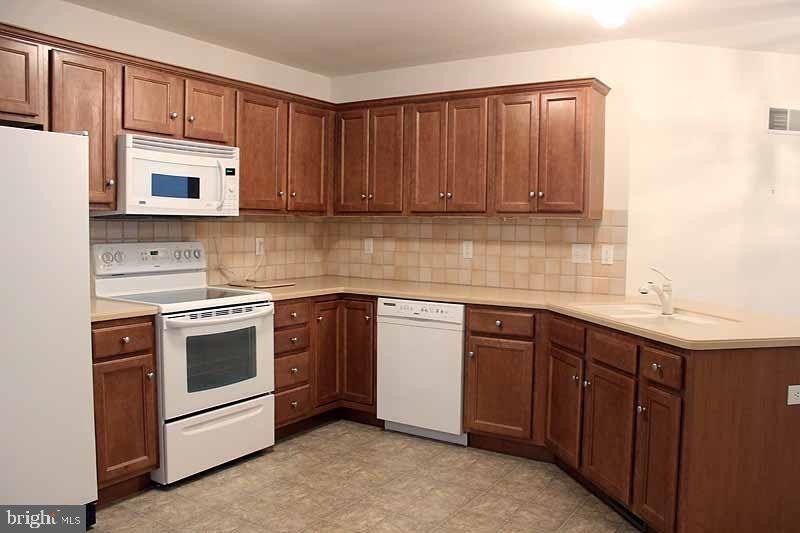 634 Chatham Way Lititz, PA 17543 - Photo 5 of 15