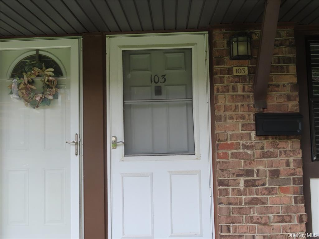 103 Mariners Way Copiague, NY 11726 - Photo 1 of 10
