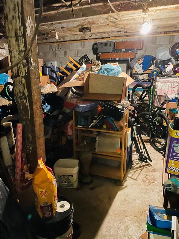 175 Steuben Street Pittsburgh, PA 15220 - Photo 16 of 40 a room with musical instruments